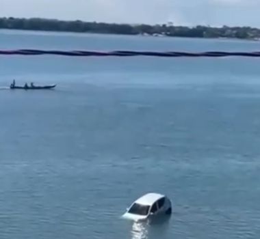 Imagem - Vídeo: carro cai no Rio Tocantins, em Marabá, no Pará