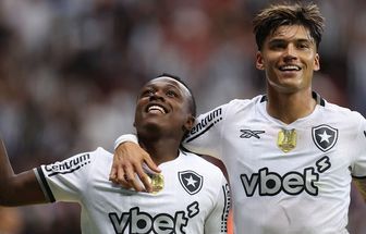 Na volta do Mundial de Clubes, Botafogo bate o Vasco por 2 a 0