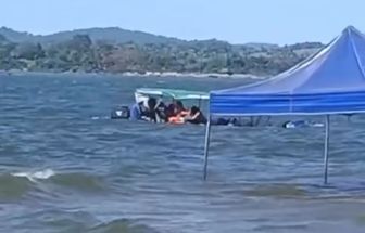 Vídeo: embarcação afunda com passageiros durante travessia no rio Araguaia, no Pará