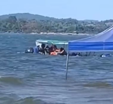 Imagem - Vídeo: embarcação afunda com passageiros durante travessia no rio Araguaia, no Pará