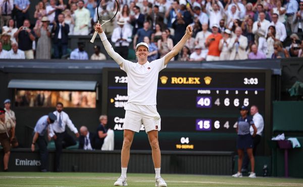 Sinner vence Alcaraz, conquista Wimbledon e chega ao 4º título de Grand Slam da carreira