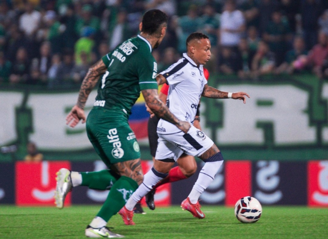 Gol do empate azulino foi marcado por Luan Martins - 