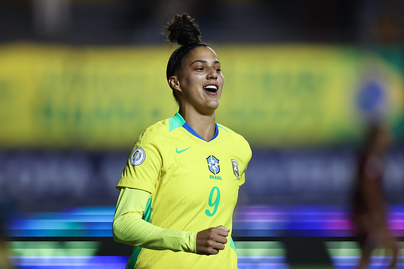 Amanda Gutierres marcou um dos gols da Amarelinha - 