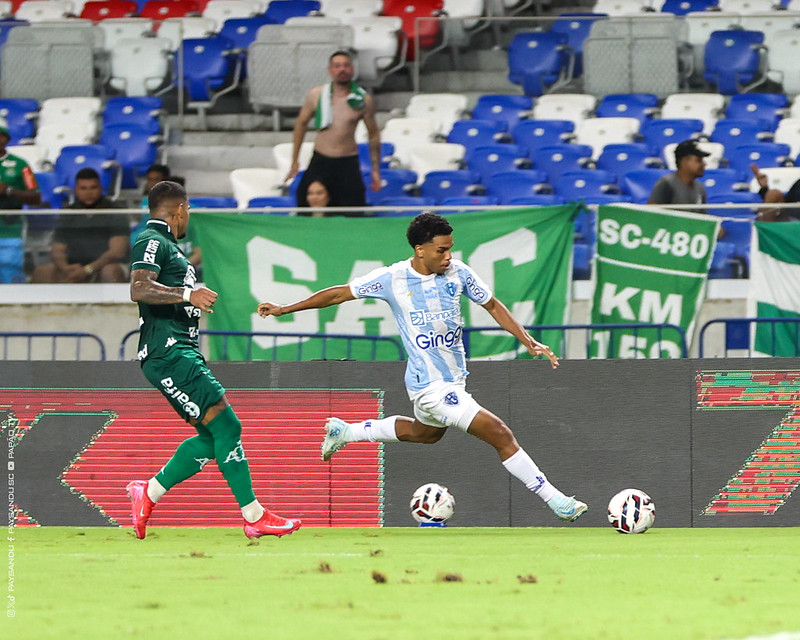 Eliel em jogo contra a Chapecoense, pela Série B