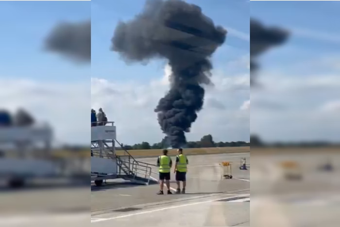 Imagem - Avião de pequeno porte cai em Londres e deixa 4 mortos