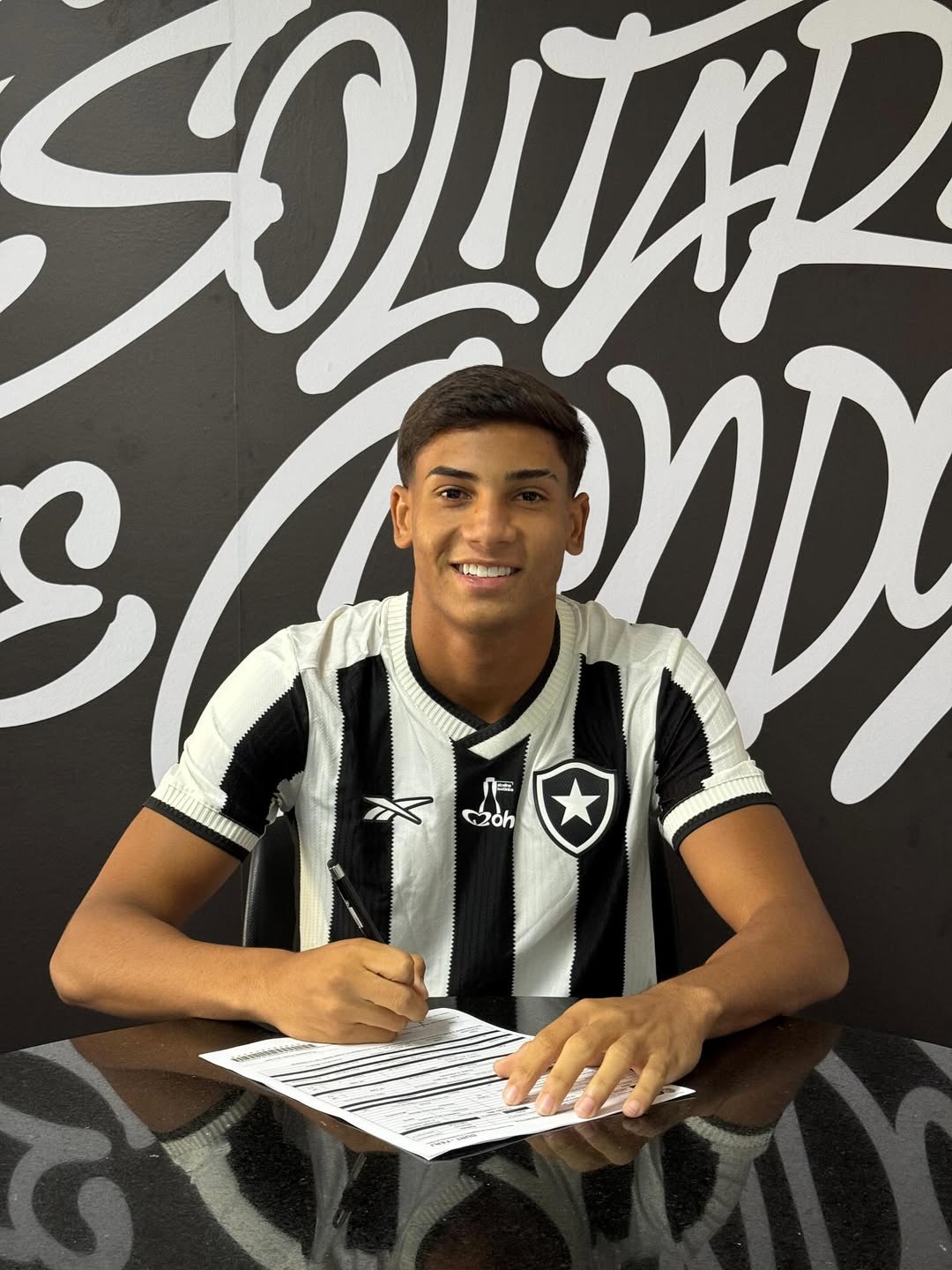 Imagem - Jovem lateral do Remo é oficializado no Botafogo; confira