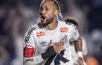 Neymar é decisivo, Santos bate líder Flamengo no fim e respira no Brasileirão