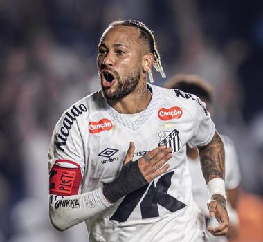 Imagem - Neymar é decisivo, Santos bate líder Flamengo no fim e respira no Brasileirão