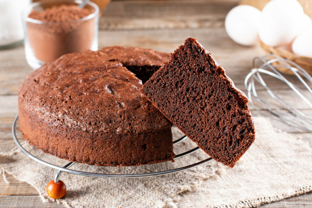 Bolo de café com cacau (Imagem: Ahanov Michael | Shutterstock)