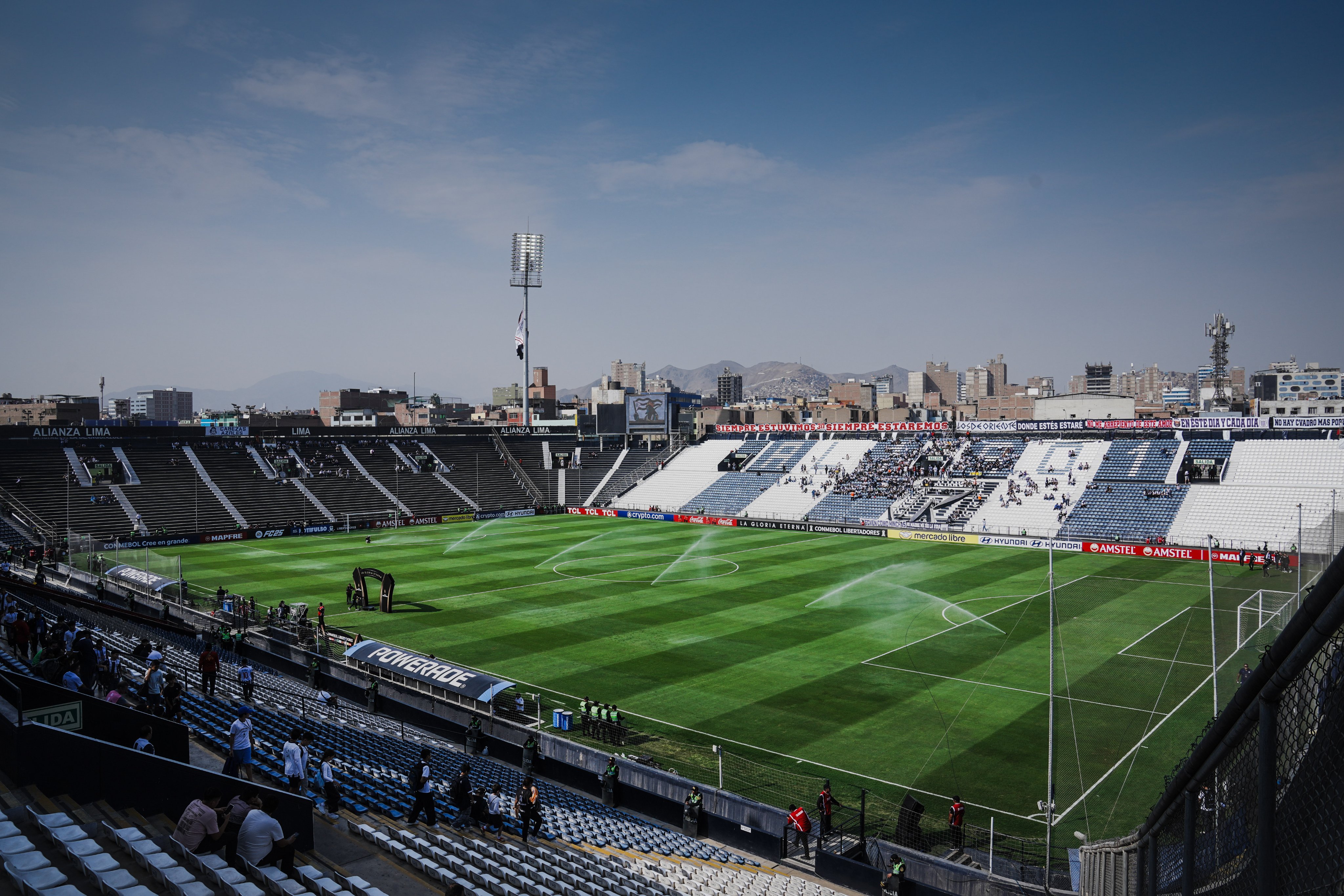 Equipes se enfrentam no esttádio Alejandro Villanueva - 