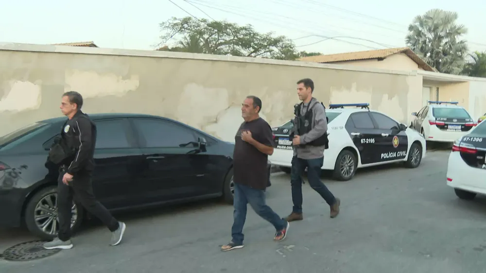 Ex-policial e pai do vice-presidente da Câmara do Rio de Janeiro é preso por tráfico de armas - 