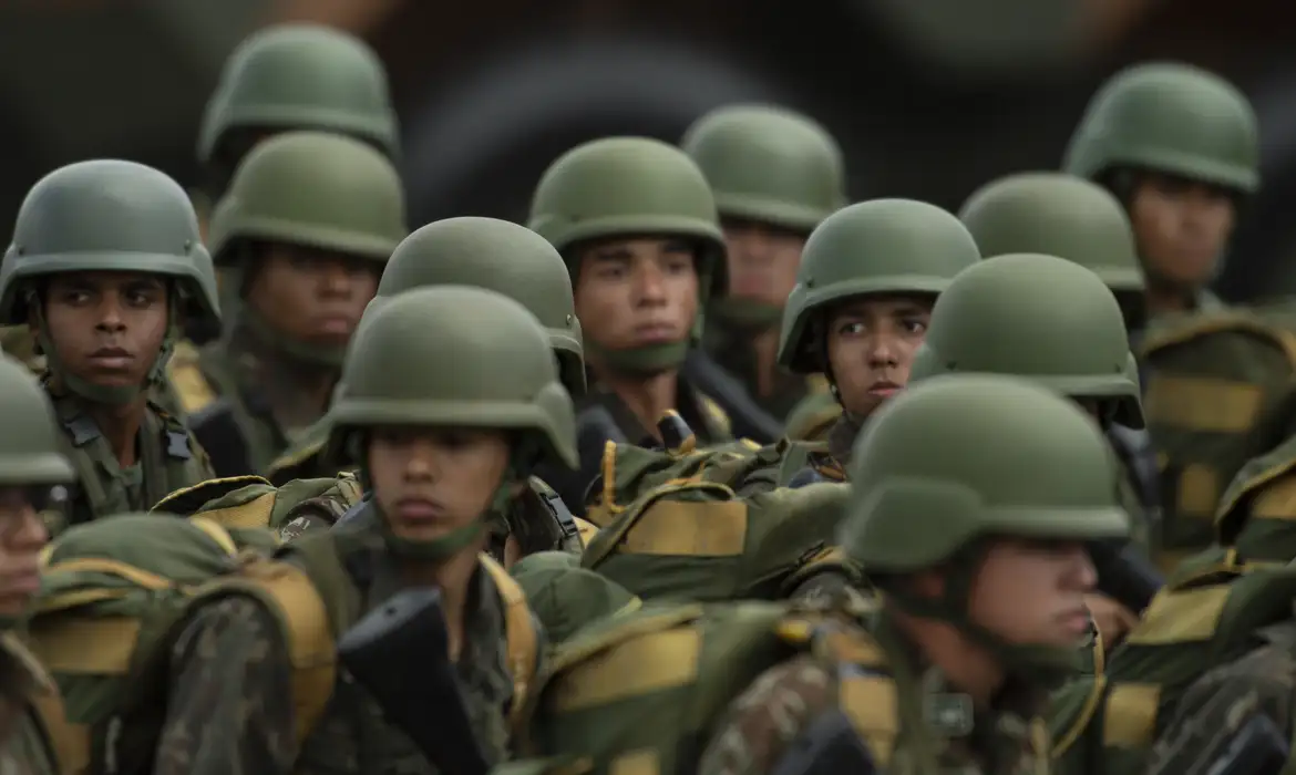 Imagem - Senadores aprovam MP que aumenta vencimento de militares