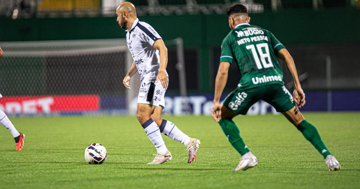 Régis fez a diferença ao entrar no segundo tempo contra a Chape
