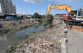 Canal Água Cristal recebe limpeza e drenagem no bairro da Marambaia