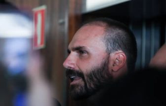 Líderes de partido pedem prisão de Eduardo Bolsonaro ao STF