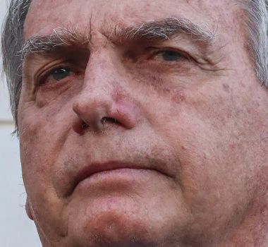 Imagem - Sem passaporte, Bolsonaro diz que guardava US$ 14 em espécie para possível viagem