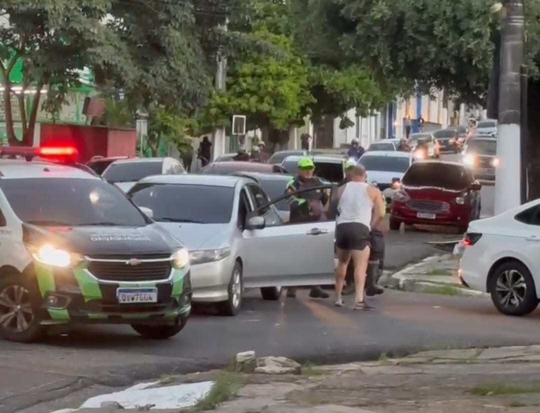 Agente da Segbel sendo agredido em Belém -