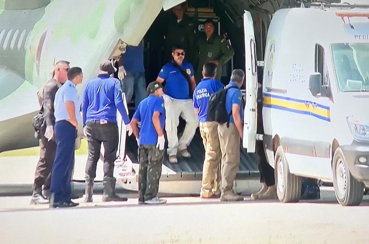 Imagem - Avião da FAB pousa em Belém com os corpos das vítimas de acidente com alunos da UFPA