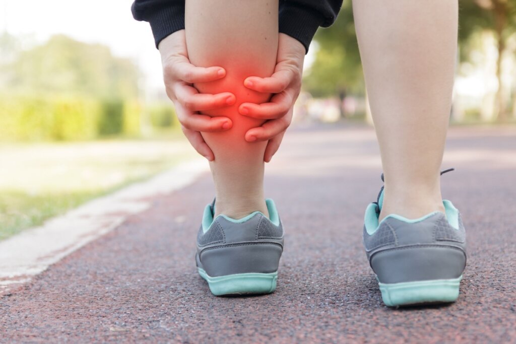 A anemia afeta a capacidade de o sangue transportar oxigênio para os músculos, causando câimbras e dores (Imagem: Sunset Paper | Shutterstock)