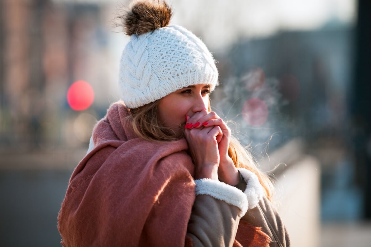 O frio pode causar queimaduras na pele (Imagem: Leszek Glasner | Shutterstock)