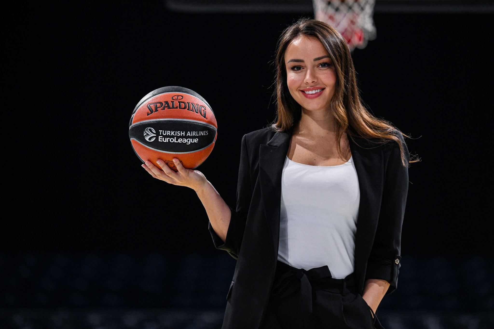 Jelena Todorovic é a primeira mulher a assumir como técnica da liga brasileira de basquete