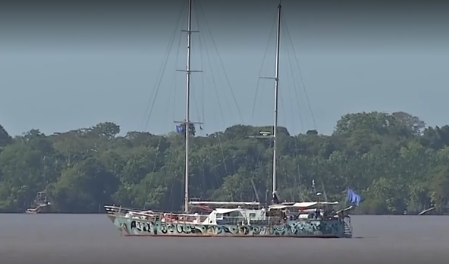 Veleiro de turistas internacionais é alvo de piratas na orla de Belém