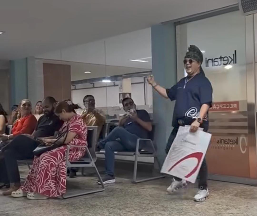 Imagem - Cantor de brega paraense faz apresentação inusitada após consulta em hospital de Belém