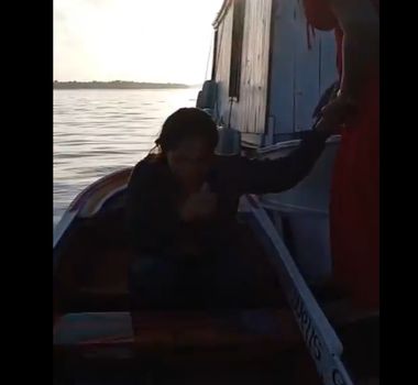Imagem - Vídeo: mulher e criança desaparecem no rio após rabeta naufragar no Marajó