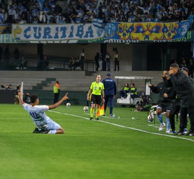 Imagem - Paysandu goleia Coritiba no Couto Pereira e sai provisoriamente do Z4