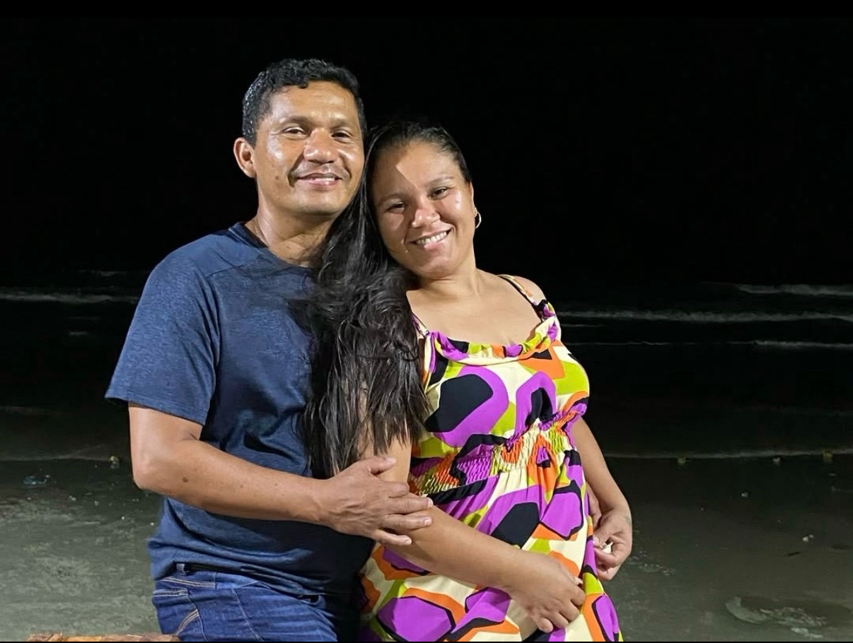 Adenilton Monteiro com a esposa, Bárbara Karollyne.