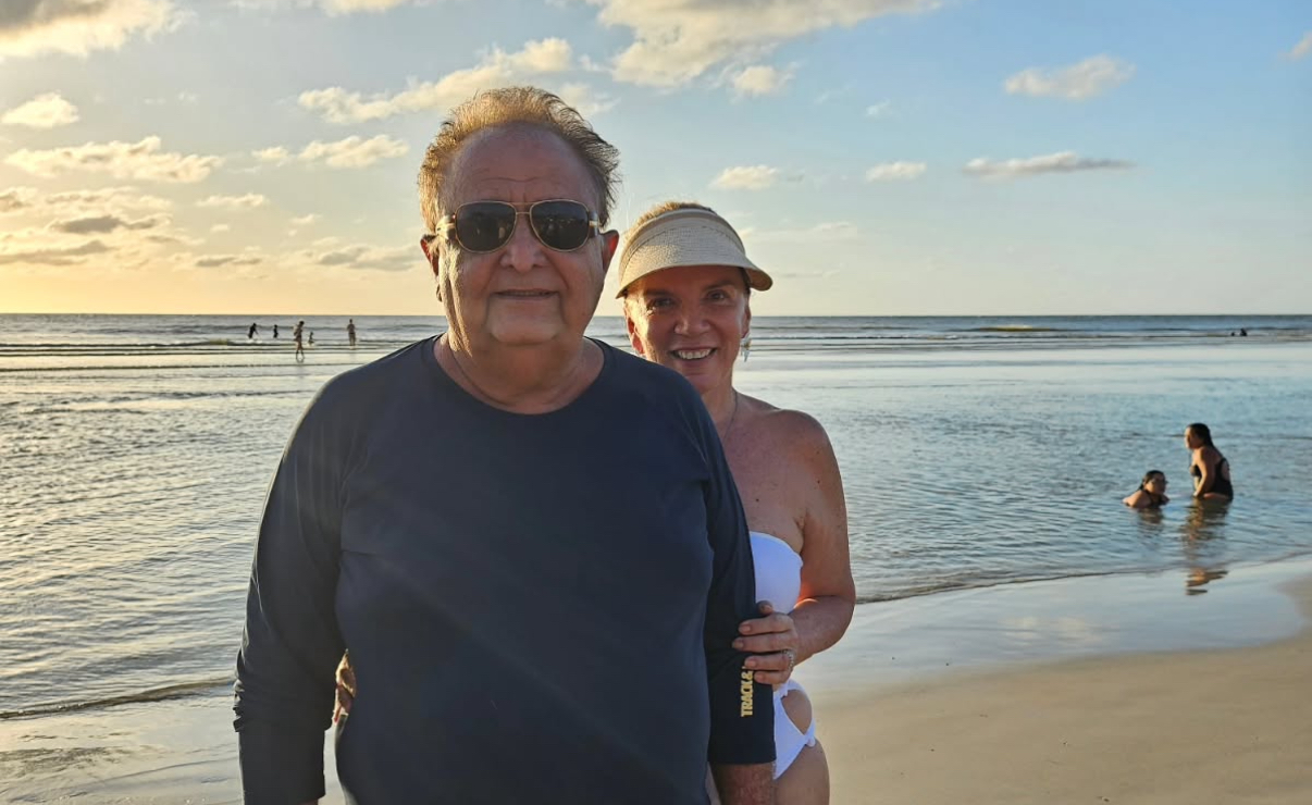 Dr. Sérgio Zumero, pediatra muito querido por seu pacientes e suas mamães e que dispensa apresentações, aniversariou durante a semana. A data foi comemorada em Salinas, ao lado de sua Regina. 