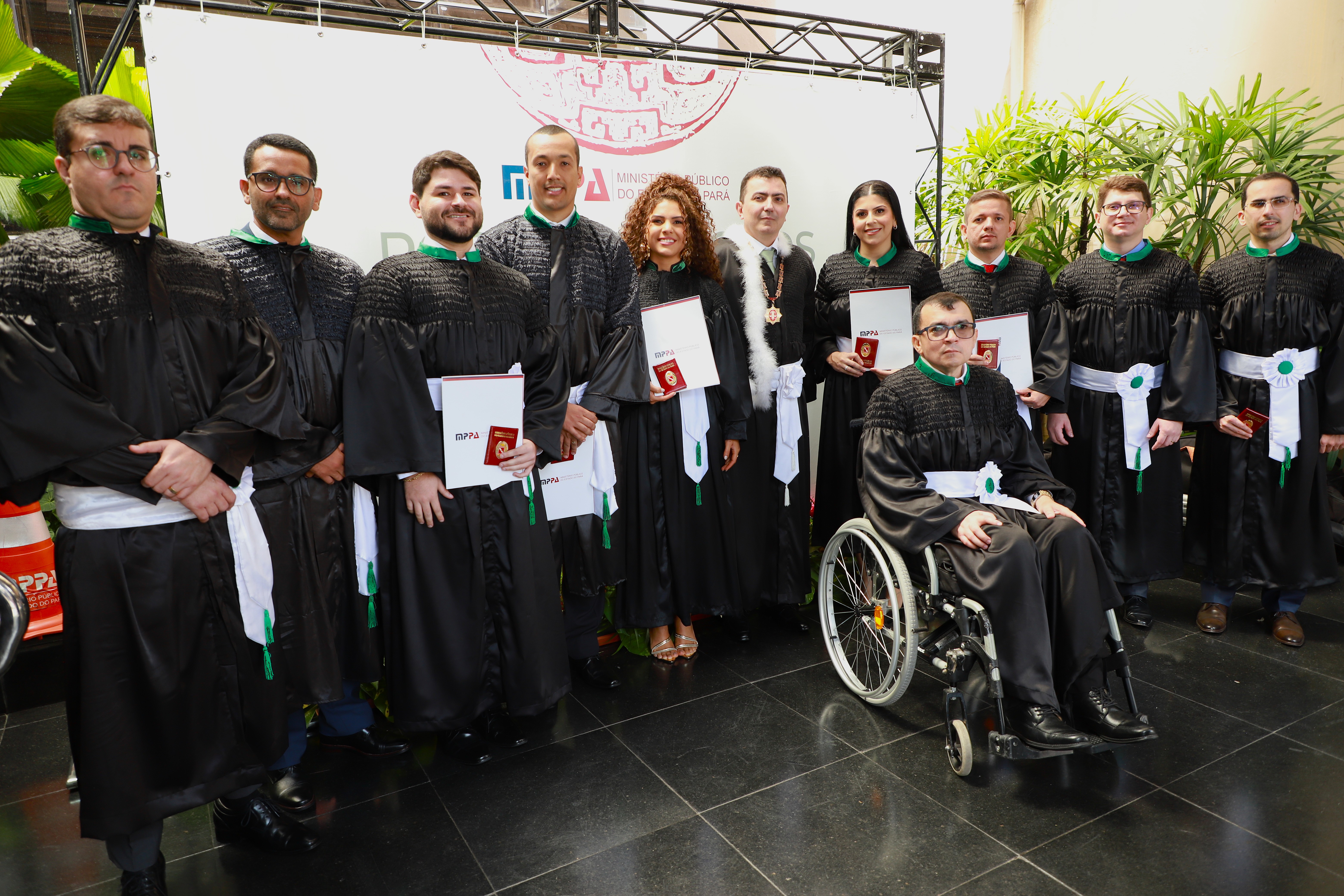 Novos promotores de Justiça empossados