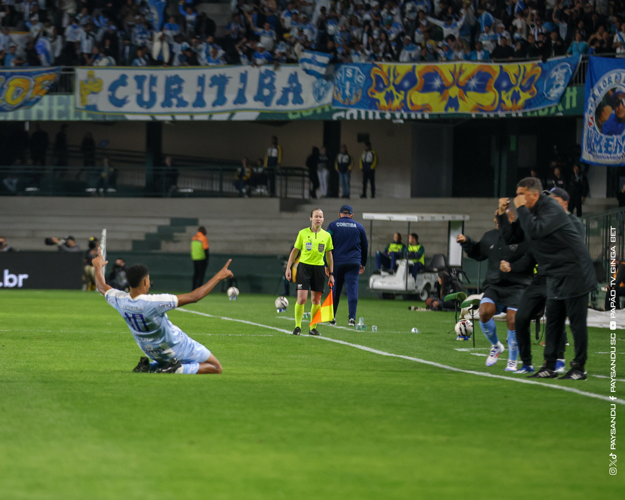 Imagem - Paysandu goleia Coritiba no Couto Pereira e sai provisoriamente do Z4