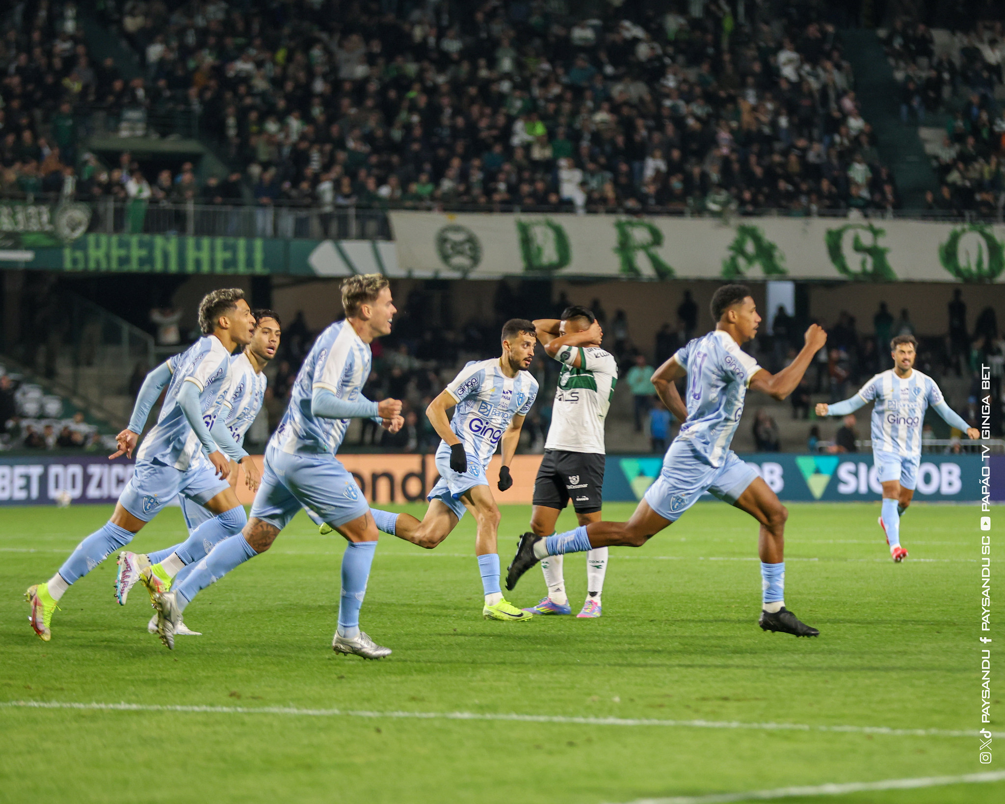 Imagem - Em goleada, Paysandu vaza 'goleiro que mais defende' e melhor defesa da Série B