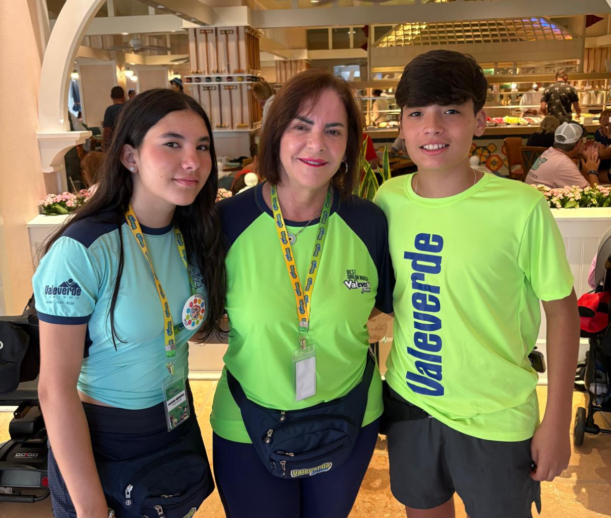 Tiana Menezes com Sophia e Lucas Rezende