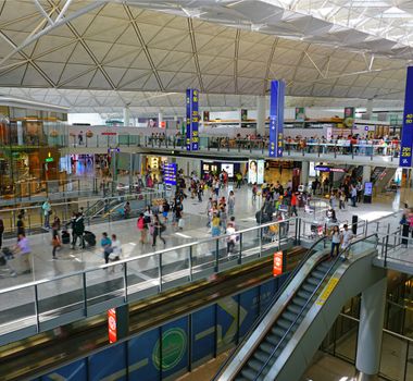 Imagem - Tufão Wipha derruba árvores e causa interrupções em voos na China