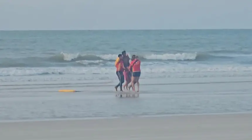 Chegada dos Bombeiros e da vítima ao banco de areia -