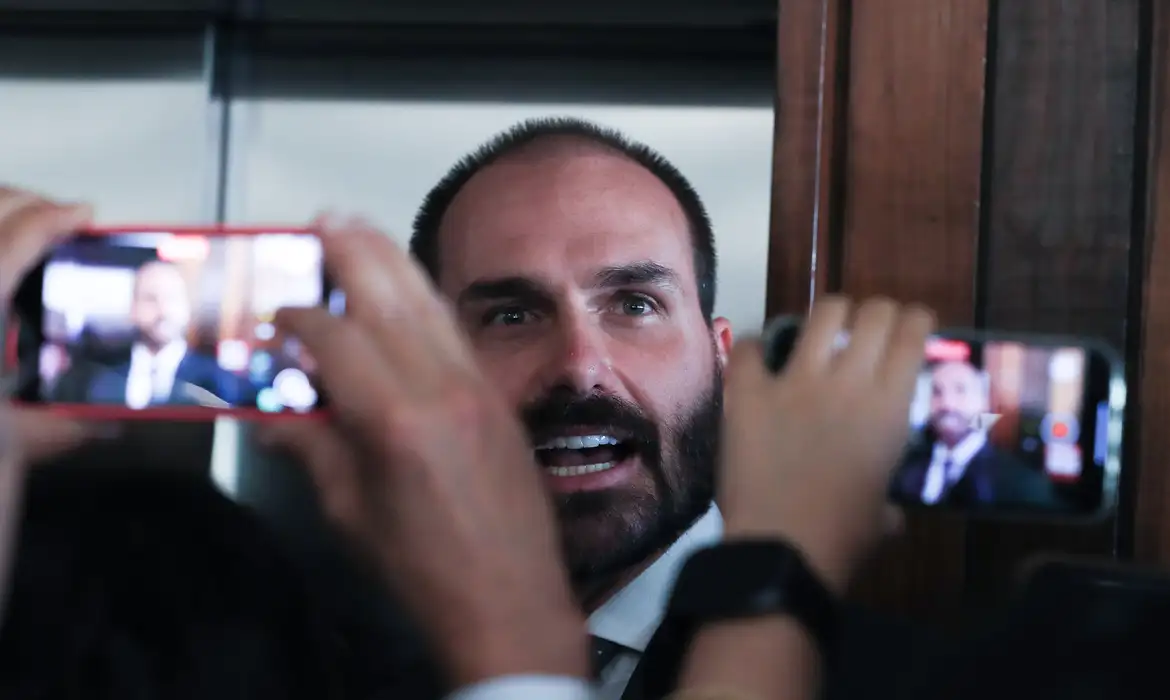 Imagem - Eduardo Bolsonaro diz que não vai renunciar ao mandato de deputado
