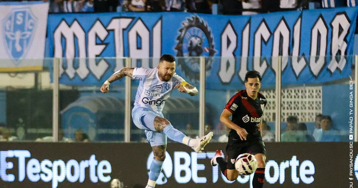 Rossi em campo contra o Atlético-GO