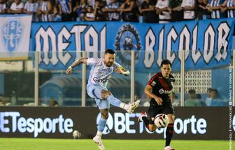 Podzão comenta ausência de Rossi no Paysandu: 'amputaram a perna dele?'