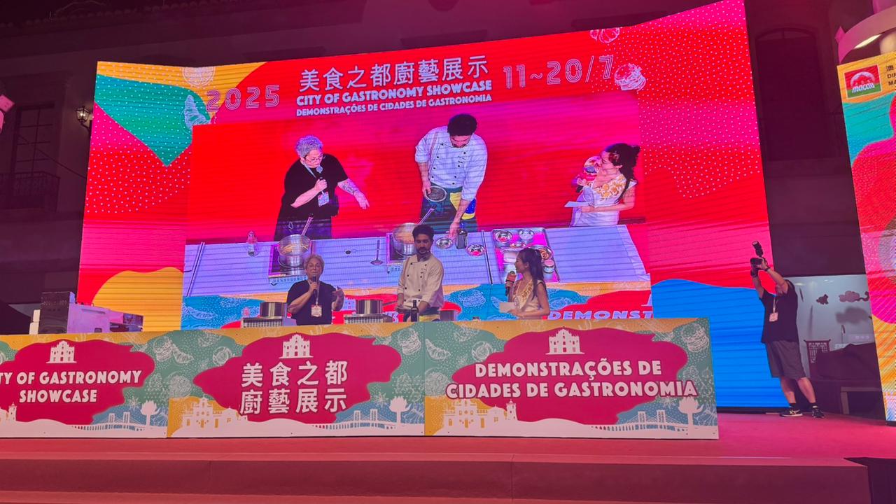 Paraenses representando a culinária regional na China -
