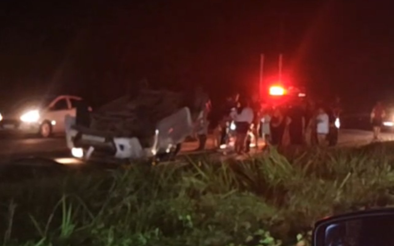 Imagem - Vídeo: veículo capota na BR-316 em Castanhal e causa transtornos no trânsito