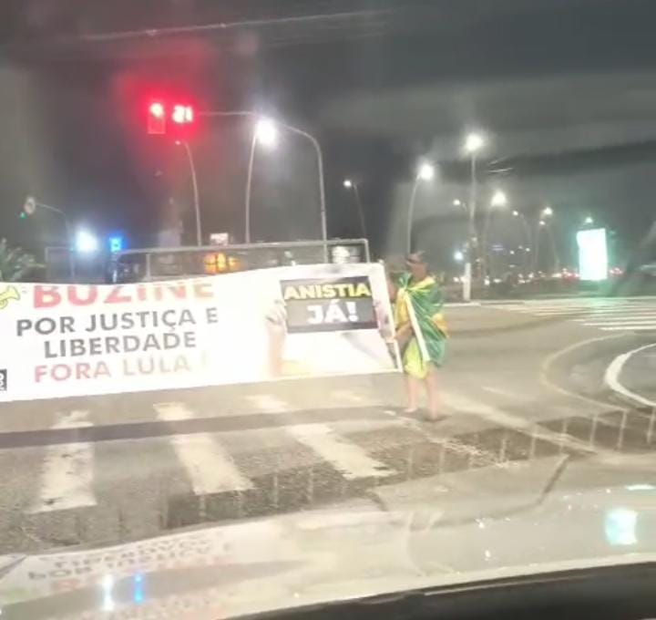 Imagem - Apoiadores de Bolsonaro fazem buzinaço em Belém pedindo 'justiça e liberdade'