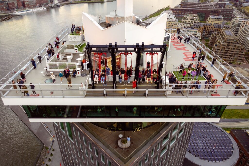 O A’DAM Lookout tem uma vista panorâmica da cidade (Imagem: Kurka Geza Corey | Shutterstock) 