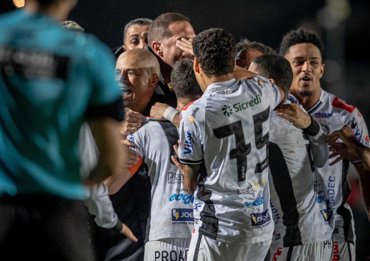 Imagem - Operário-PR goleia Atlético-GO em jogo agitado na Série B
