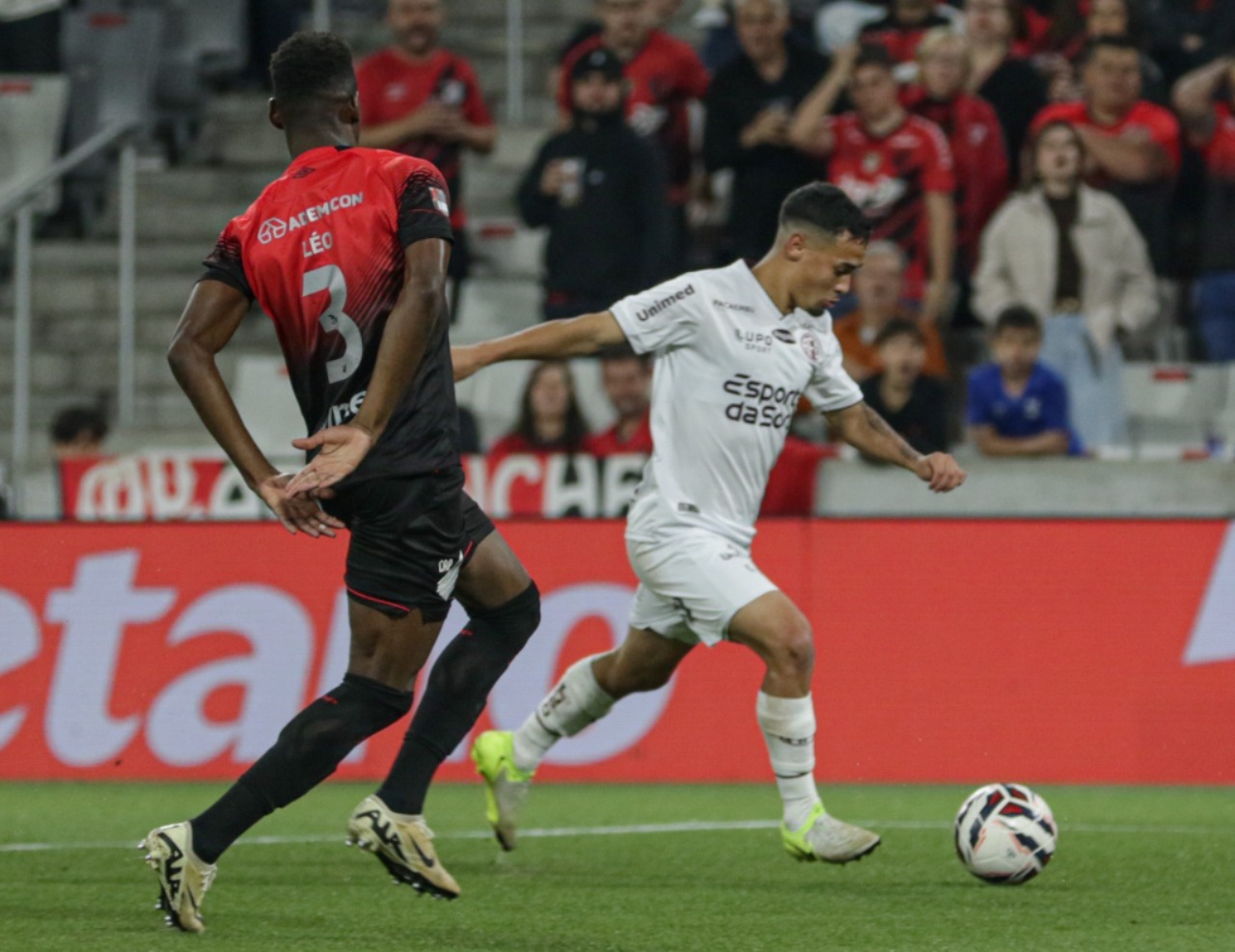 Imagem - Com pênalti polêmico, Athletico empata com Ferroviária pela Série B do Brasileirão