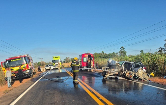 Um grave acidente de trânsito resultou na morte de cinco pessoas no km 40 da BR 230, no Pará.