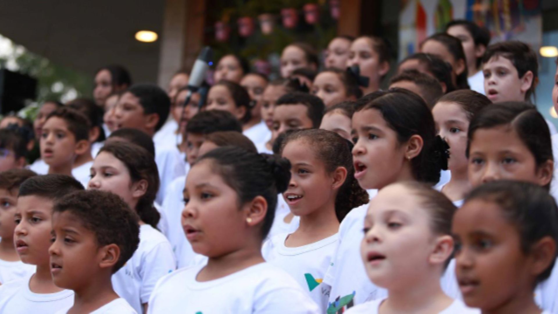 Alunos do Vale Música brindam público de Belém com concerto gratuito no Theatro da Paz.