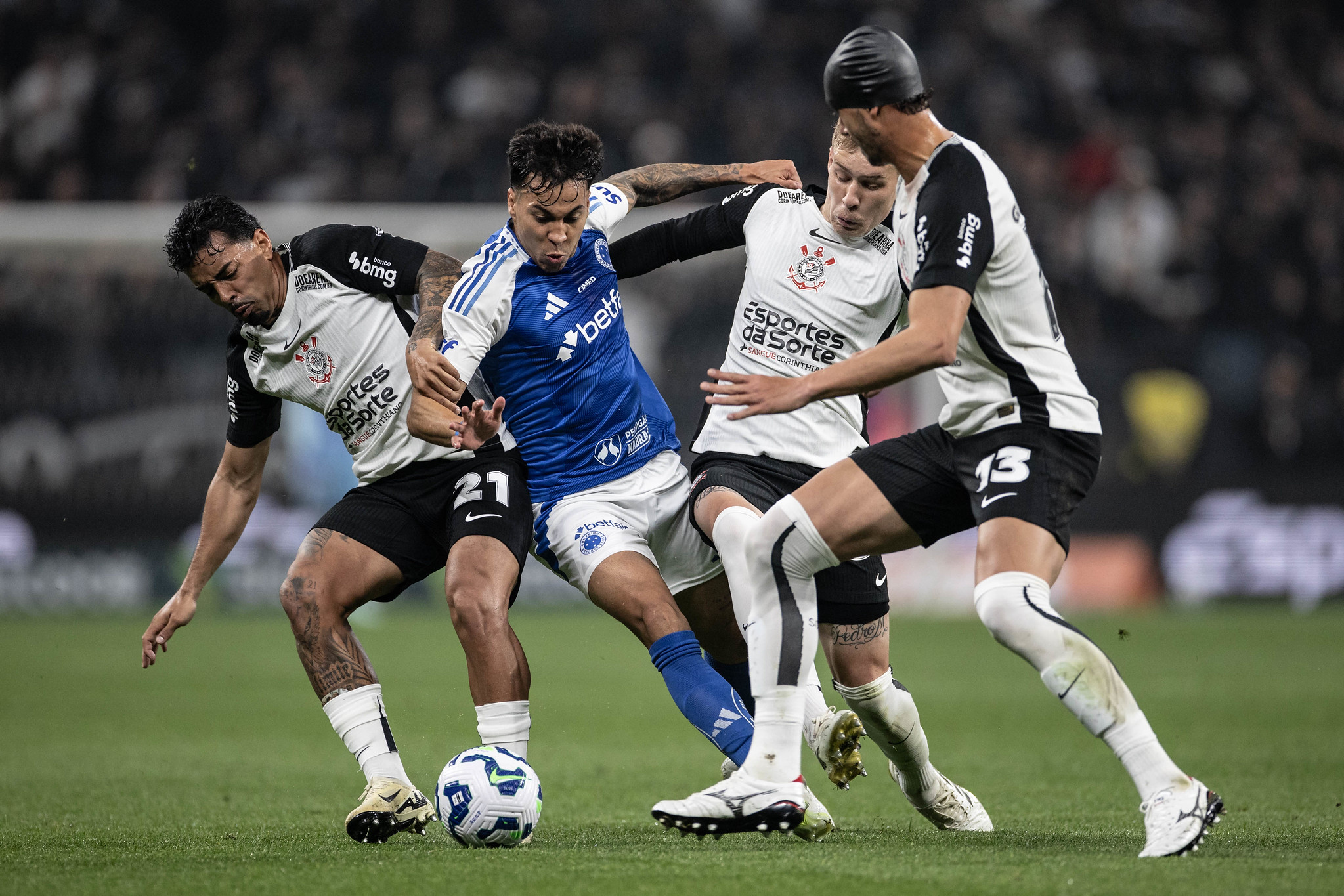 Imagem - Corinthians segura líder Cruzeiro e empata sem gols pelo Brasileirão