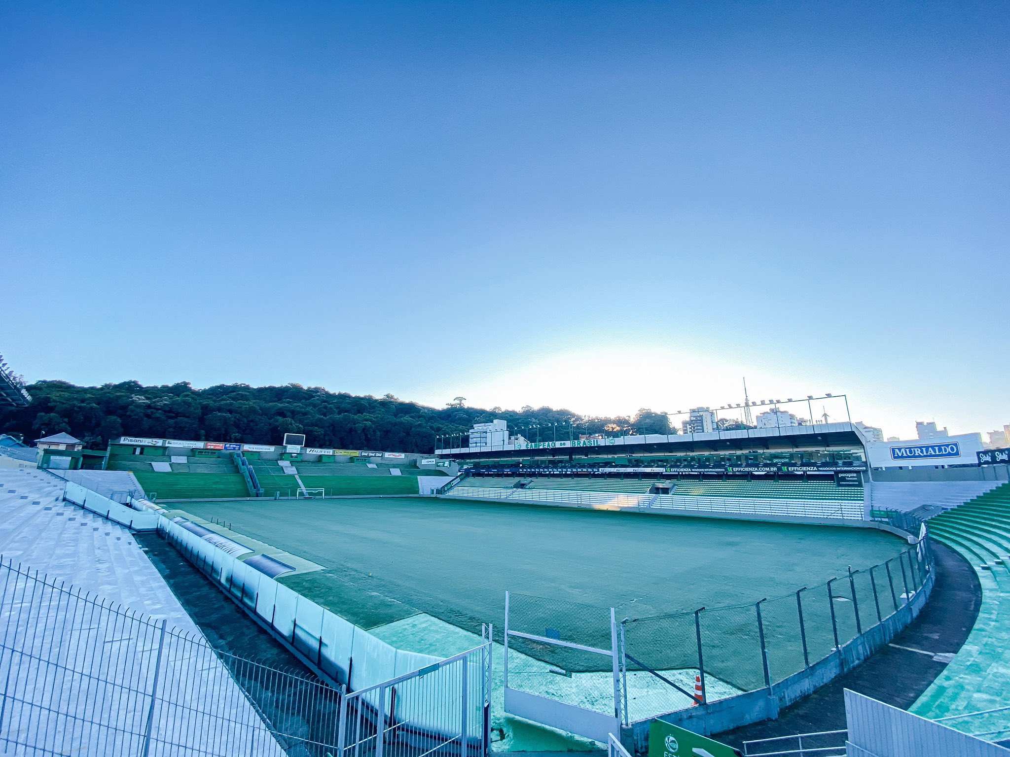 Equipes se enfrentam no estádio Alfredo Jaconi - 